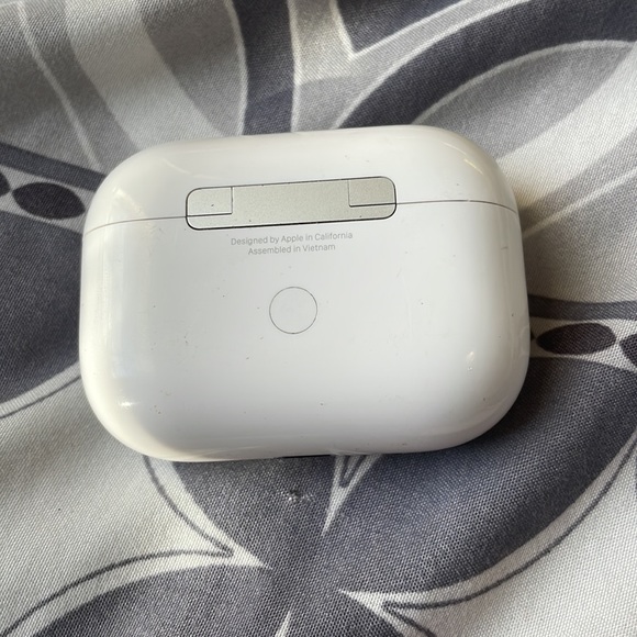 AirPods (3rd generation)- apple $120 - Picture 4 of 5